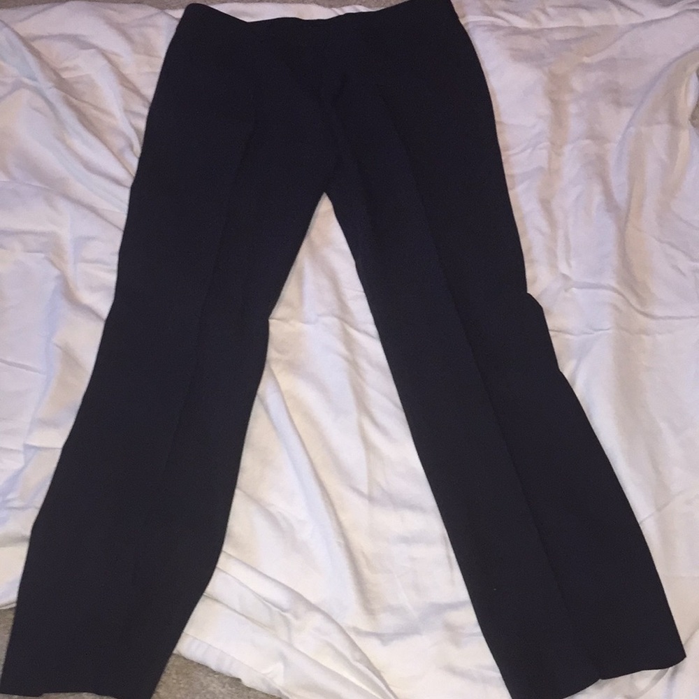 Black pant with 2 pockets.